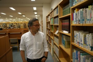 洛星図書館にて